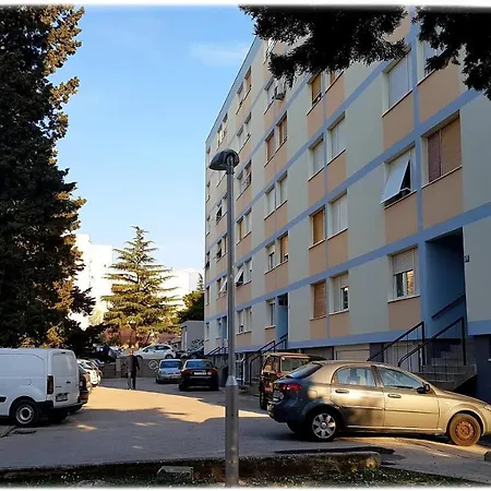 Rosie Apartment Split