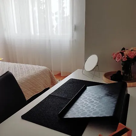 Rosie Apartment Split